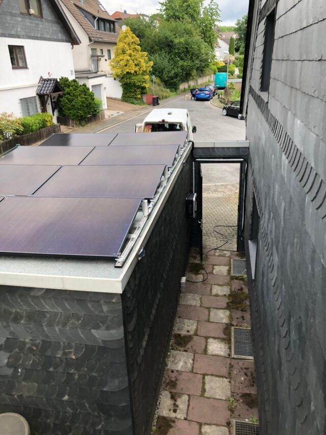 Photovoltaik auf einem Flachdach in Remscheid